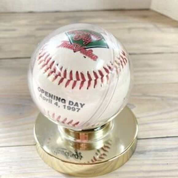 Atlanta Braves Commemorative MLB Braves 1997 Opening Day Baseball in Case - Picture 3 of 10